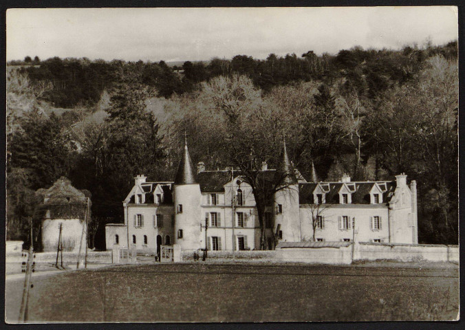 Boissy-la-Rivière.- Centre d'Education ouvrière et sociale de la CFDT Domaine de Bierville, le château. 