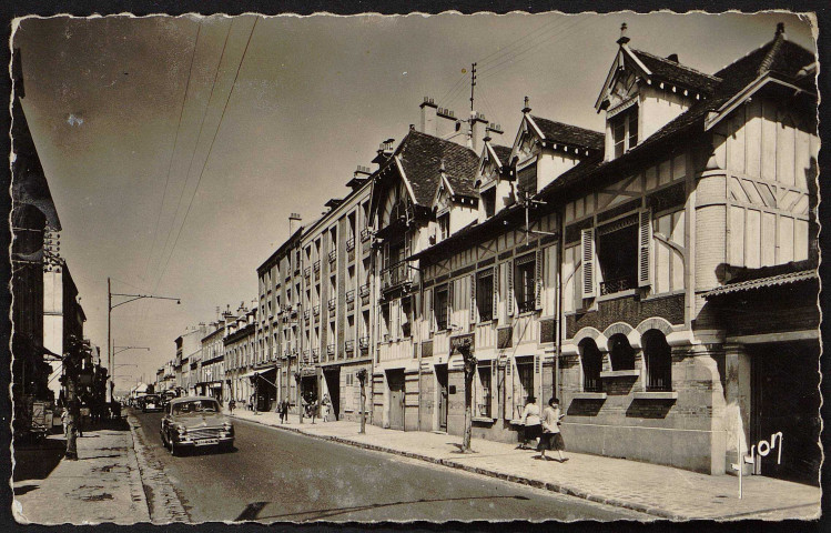 MONTGERON.- Avenue de la République (5 août 1955).