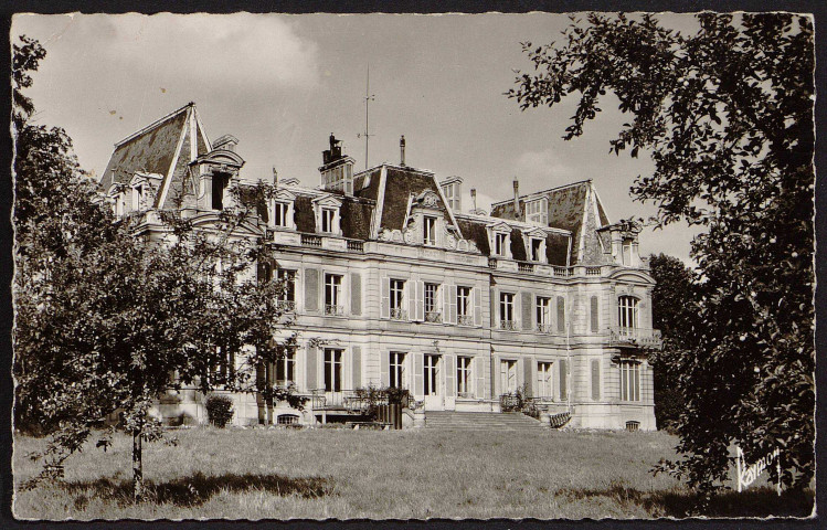 Evry.- Evry-Petit-Bourg. Le château de Mousseau [1950-1960]. 