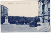 CORBEIL-ESSONNES. - Un coin du parterre du jardin de l'hôtel de ville, square et monument des frères Galignani, bleue. 