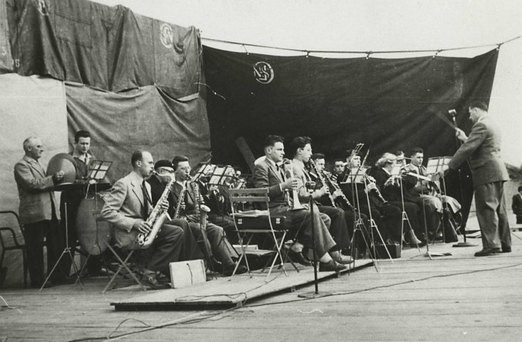 BRETIGNY-SUR-ORGE. - Fanfare : photographie (vers 1945-1948). 