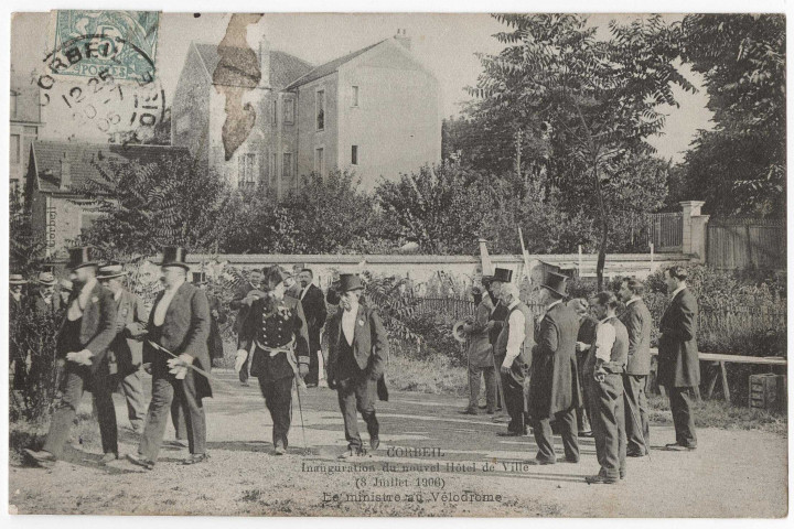 CORBEIL-ESSONNES. - Inauguration du nouvel hôtel de ville (8 juillet 1906). Le ministre au vélodrome, Mardelet, 1906, 6 mots, 5 c, ad. 