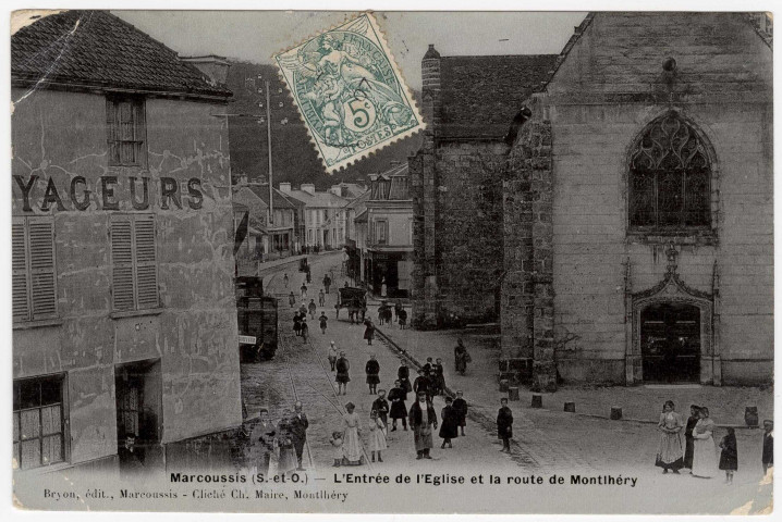MARCOUSSIS. - L'entrée de l'église et la route de Montlhéry et station du tramway, [Editeur Bryon, (1907), timbre à 5 centimes]. 