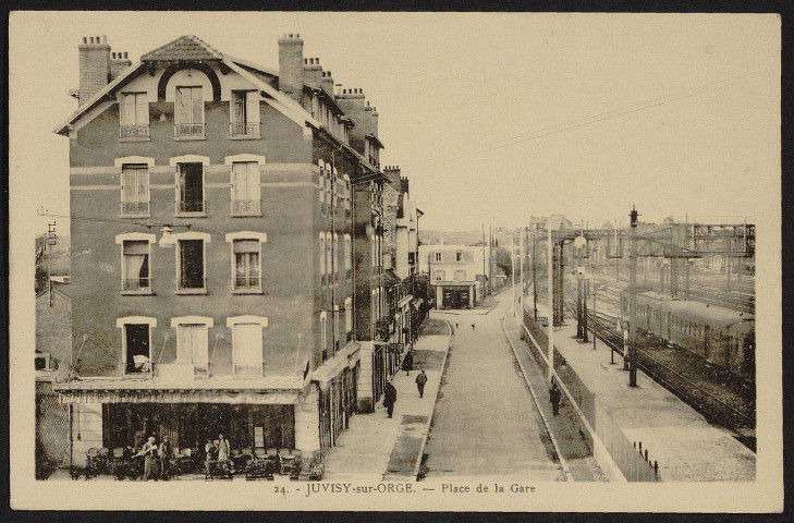 JUVISY-SUR-ORGE.- Place de la gare [1950].