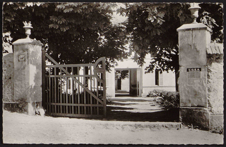 MARCOUSSIS.- La Ronce : entrée [1950-1960].