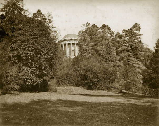 MEREVILLE. - Parc et fabrique : le Temple de Vénus vu de la grande pelouse de l'Est, (1874). 