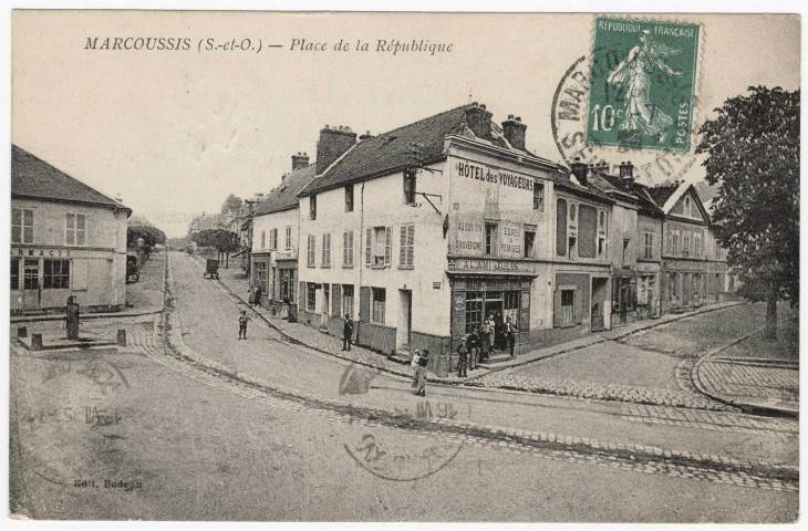MARCOUSSIS. - Place de la République [Editeur Bonchetal, (1925), timbre à 10 centimes]. 