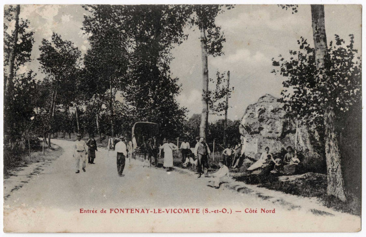 FONTENAY-LE-VICOMTE. - Entrée de Fontenay-le-Vicomte, côté Nord [1913, timbre à 10 centimes]. 