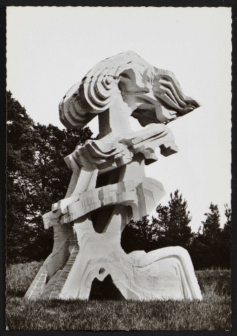 Ervin Patkai Ervin. Sculpture exposée au hameau de la Faisanderie (13 mai 1973).