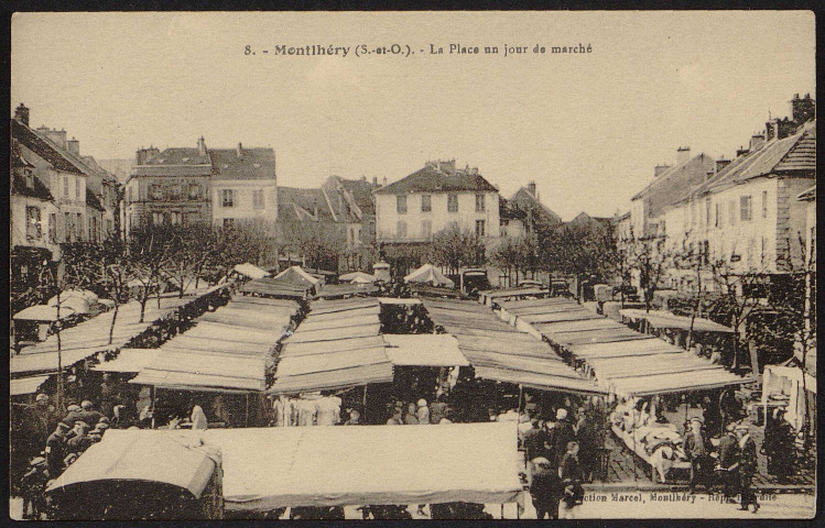 Montlhéry.- La place un jour de marché [1920-1930]. 