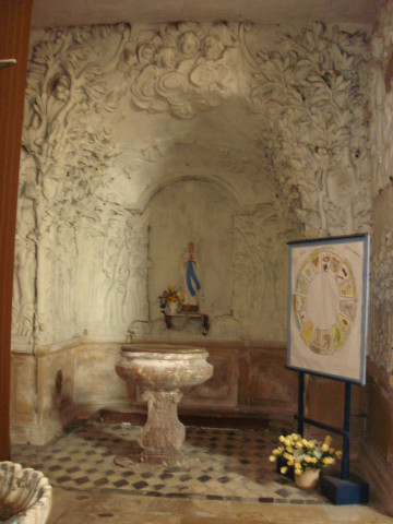 revêtement mural : décor stuqué de la chapelle des fonts baptismaux