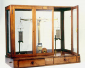 balance électromagnétique d'Antoine Becquerel avec table