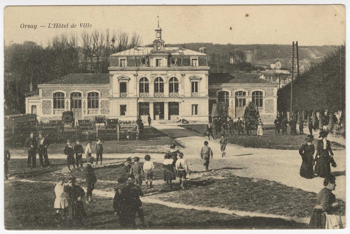 ORSAY. - L'hôtel de ville. Exposition de matériel militaire. Editeur Lefèvre, 1915. 