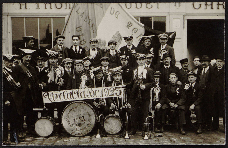 Montlhéry.- Conscrits classe 1923. 