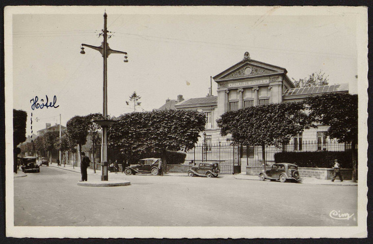 Corbeil-Essonnes.- Le palais de justice (30 mai 1949). 