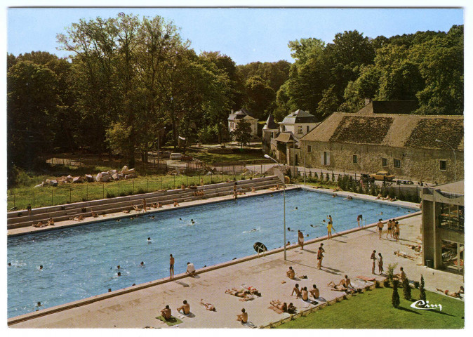 ORSAY. - La piscine. Editeur Combier Imprimeur Mâcon. Distributeur éditions Raymon, Paris. 