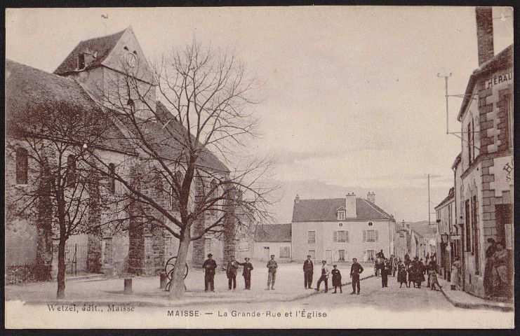 MAISSE.- La grande rue et l'église (19 décembre 1915).