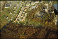 BREUILLET. - La zone industrielle et des maisons d'habitation (décembre 1994). 