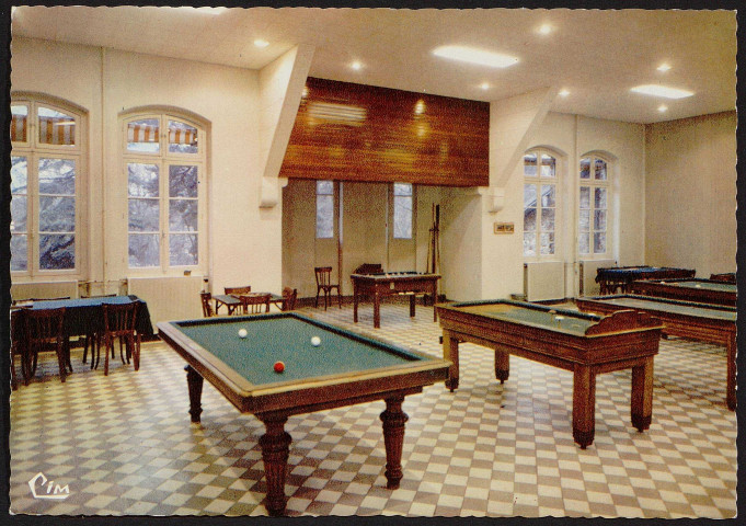 Briis-sous-Forges.- Centre médico-chirurgical de Bligny : salle de jeux au "Petit Fontainebleau [1977-1982]. 