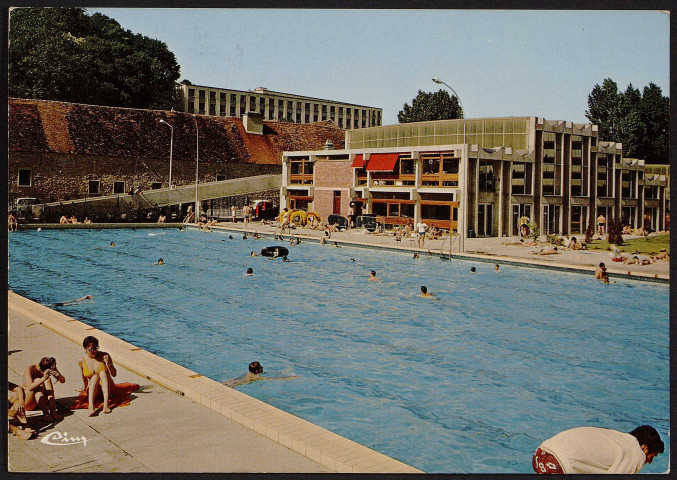 ORSAY.- La piscine, 1972.