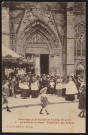 SAINT-SULPICE-DE-FAVIERES.- Pélerinage : Sortie de la messe et bénédiction des enfants [1910-1920].
