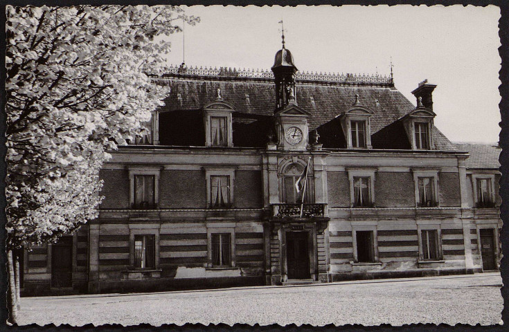 Linas.- La mairie [1950-1960]. 