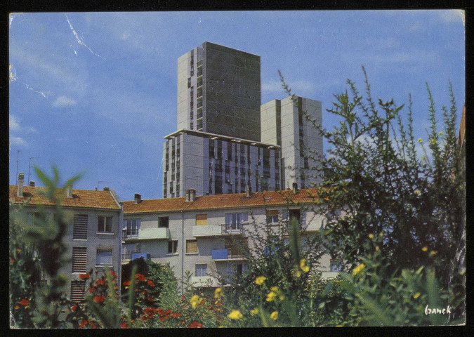 VIGNEUX-SUR-SEINE. - Les tours des nouvelles résidences. Editions Franck, 1973, couleur. 