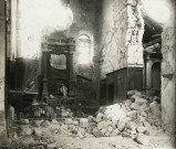 Eglise de Vassogne, intérieur en ruine : photographie noir et blanc.