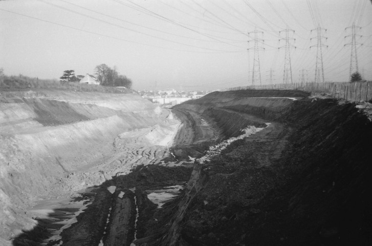 VILLEJUST.- La construction du tunnel du TGV : le tracé [vers 1987], N et B. Dim. 20 x 30 cm. 