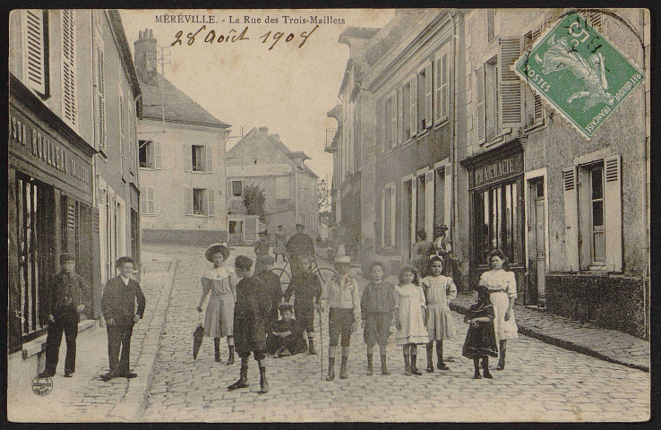 MEREVILLE.- La rue des Trois Maillets (28 août 1908).