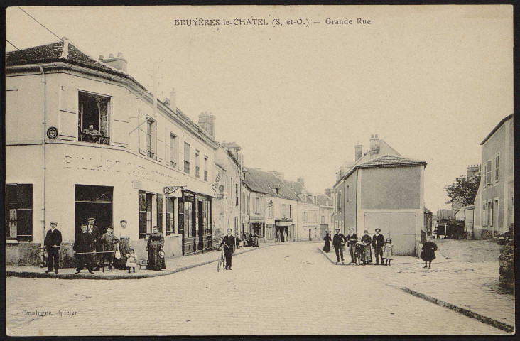 Bruyères-le-Châtel.- Grande rue (1912). 