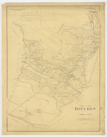 Plan topographique de BIEVRES dressé et dessiné par L. LEVESQUE, géomètre, vérifié par M. DAUPHIN, ingénieur-géomètre, Ministère de la Reconstruction et de l'Urbanisme, 1948. Ech. 1/5 000. N et B. Dim. 1,05 x 0,81. 