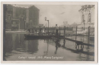 CORBEIL-ESSONNES. - Corbeil inondé. 1910. Place Galignani. 