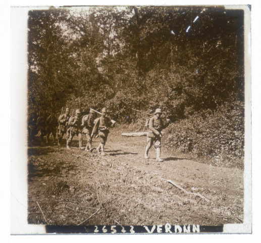 Verdun, colonne allemande (26523)