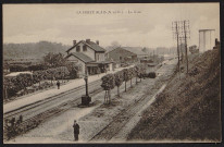 Ferté-Alais (la).- La gare et le château d'eau (1er octobre 1922). 