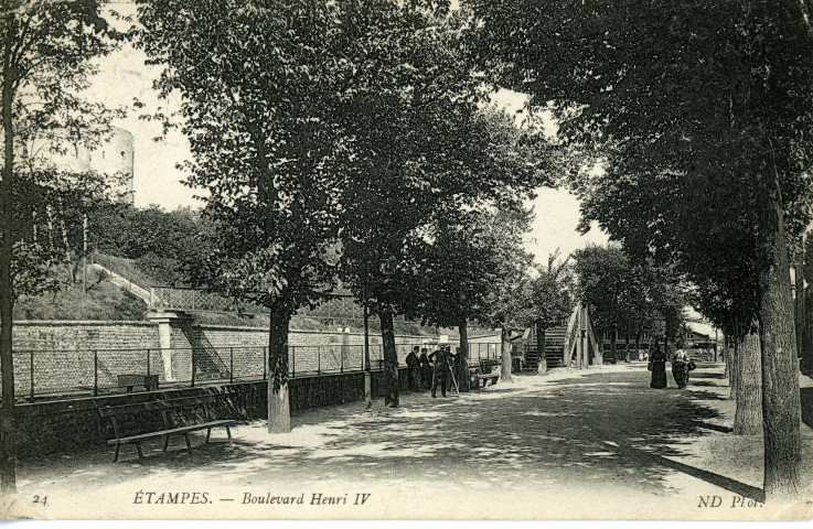 ETAMPES. - Boulevard Henri-IV [Editeur ND, timbre à 5 centimes]. 