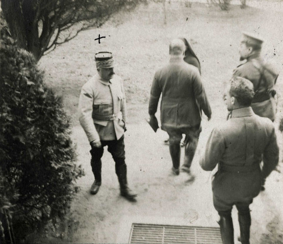 Général Franchet d'Espèrey et groupe d'officiers : photographie noir et blanc.