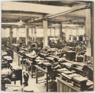 BRETIGNY-SUR-ORGE, Etablissements Clause.- Intérieur d'un magasin d'exécution : les ouvriers au travail, [vers 1950]. 