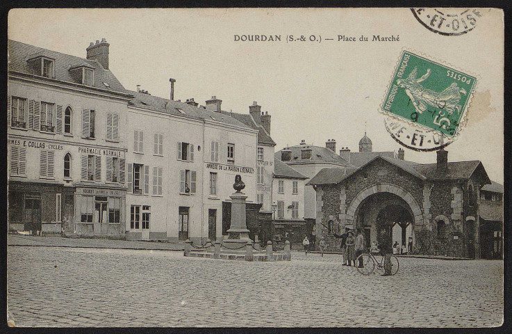 Dourdan .- Place du marché [1907-1910]. 