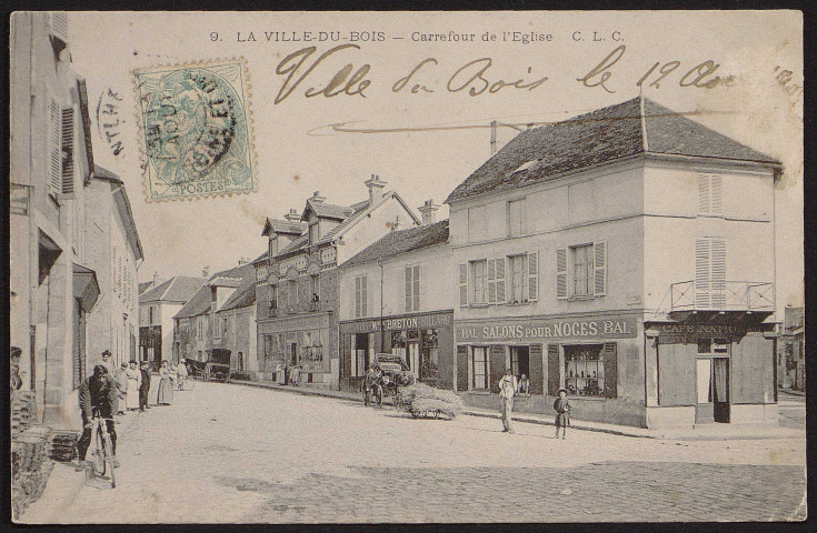 VILLE-DU-BOIS (LA). - Carrefour de l'église (12 août [1904-1905]).