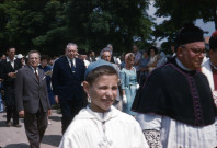 Jean COCTEAU lors de la Procession de la chasse reliquaire de SAINT-BLAISE vers la chapelle SAINT-BLAISE, 19 juin 1960. 