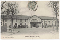 CORBEIL-ESSONNES. - La gare et la place, Thénevaut, 1906, 5 lignes, 5 c, ad. 