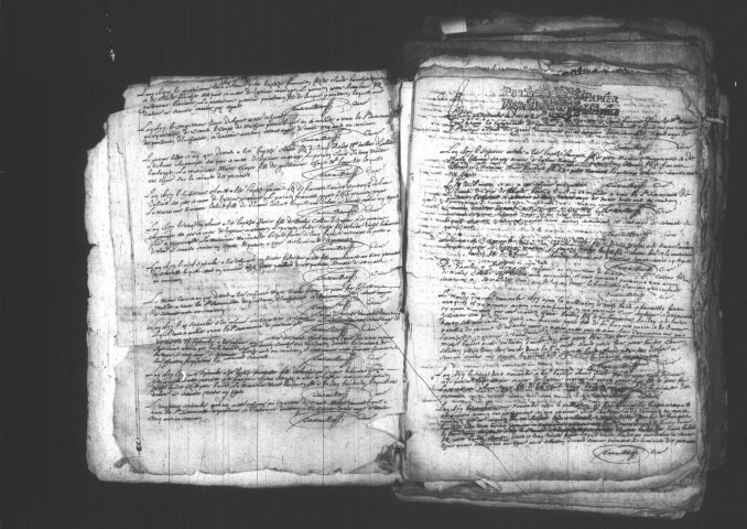 ETAMPES. Paroisse Saint-Pierre : Baptêmes, mariages, sépultures : registre paroissial (1697-1736). [Lacunes : B.M.S. (1699-1701, 1705-1717, 1721, 1729-1730). Nota bene : 1698, janvier seulement]. 