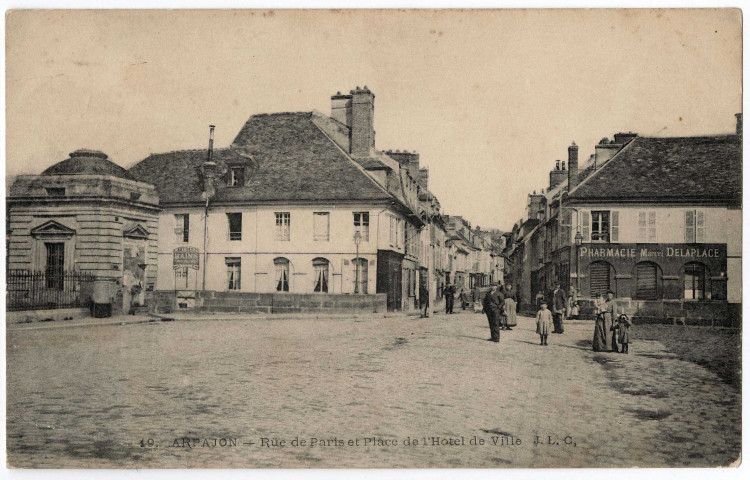 ARPAJON. - Rue de Paris et place de l'Hôtel de ville, JLC. 