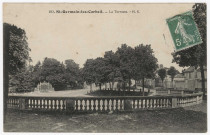 SAINT-GERMAIN-LES-CORBEIL. - La terrasse face à l'entrée du château Editeur HS, 1913, timbre à 5 centimes]. 
