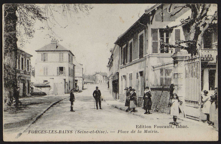 Forges-les-Bains.- Place de la mairie [1918-1925]. 
