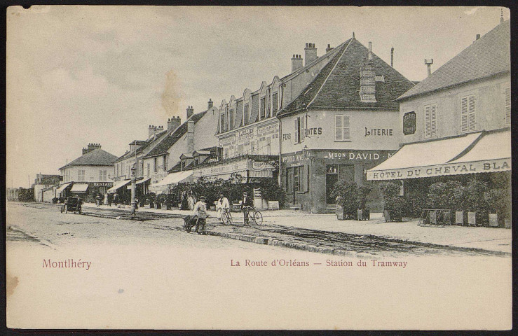 Montlhéry.- La route d'Orléans : Station du tramway [1900-1903]. 