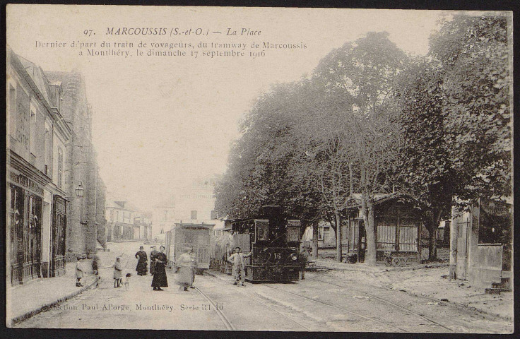 MARCOUSSIS.- La place (17 septembre 1916).