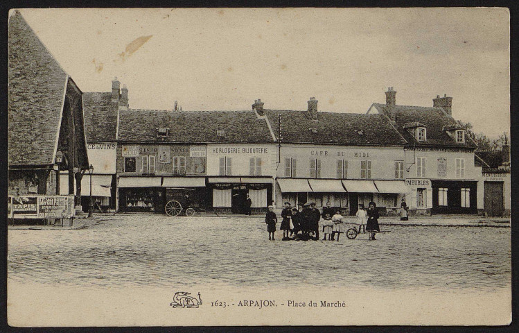 Arpajon.- Place du marché et halle [1904-1920]. 
