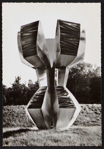 Mohr Dietrich. Sculpture exposée au hameau de la Faisanderie (13 mai 1973).